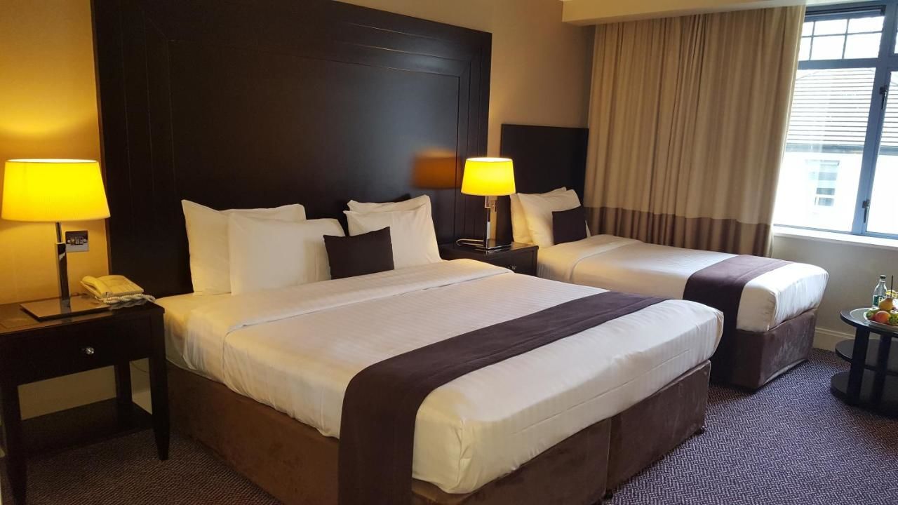 Отель Shamrock Lodge Hotel Атлон