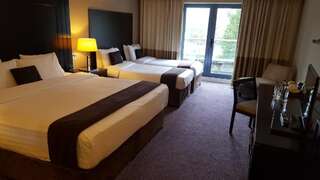 Отель Shamrock Lodge Hotel Атлон Семейный номер (для 2 взрослых и 2 детей)-10